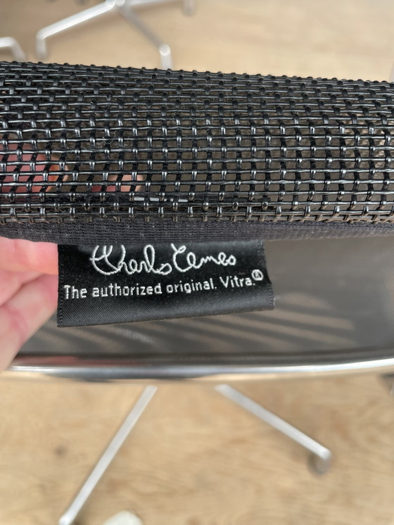 Image 1 of Vitra Eames Ea108 Schwarz Netweave/Alu