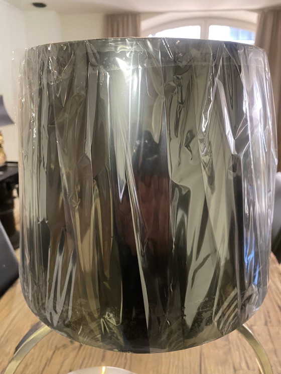 Image 1 of Moderne Lampe mit neuem Lampenschirm