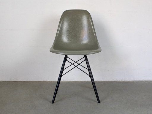 Vitra Dsw Original Glasfaser In Raw Umber Design Charles Eames
