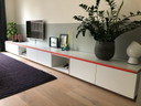 Saubere Wandmöbel für lange Wand