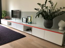 Saubere Wandmöbel für lange Wand