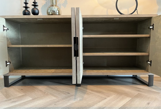 Image 1 of Sideboard aus Eiche mit Leder und Stahlbein