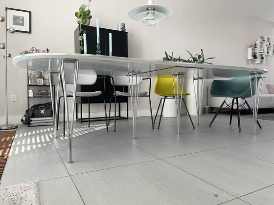 Image 1 of Fritz Hansen Superellipse Tisch Weiß