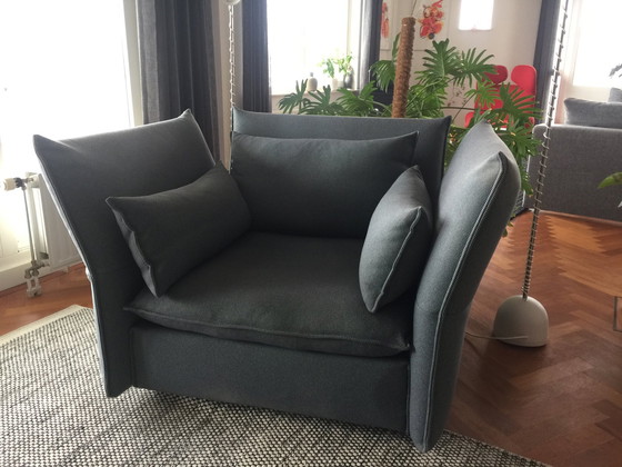 Image 1 of Vitra Mariposa Liebessitz