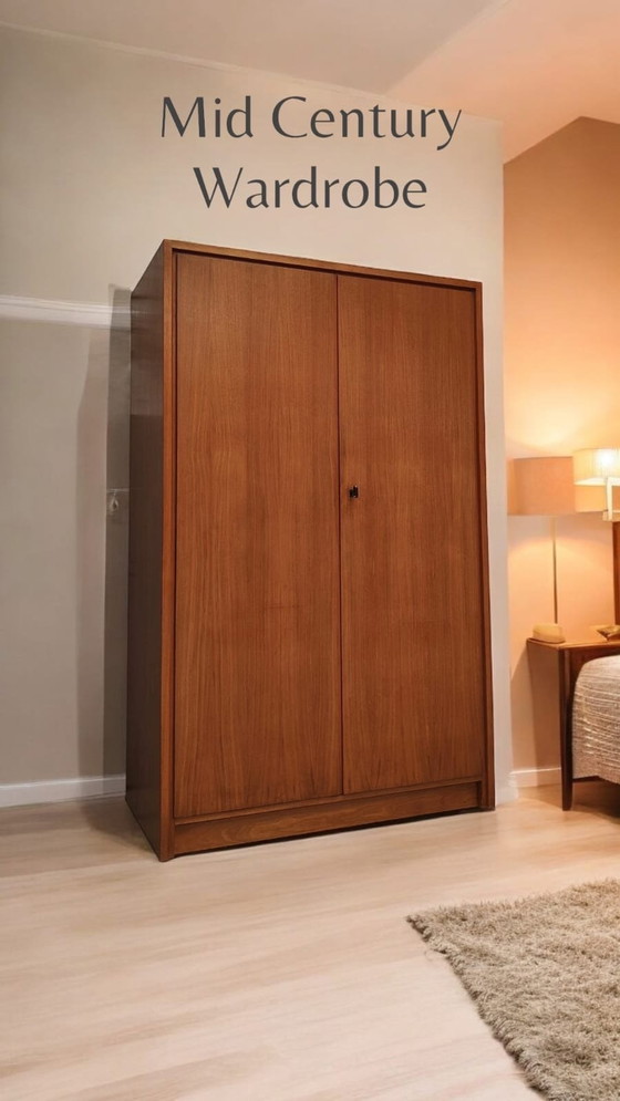 Image 1 of Mid Century Kleiderschrank