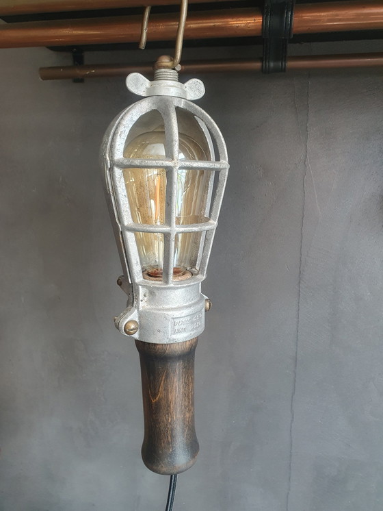 Image 1 of Crouse Hinds Arbeitslampe 'Troublelight' aus den 1930er Jahren.