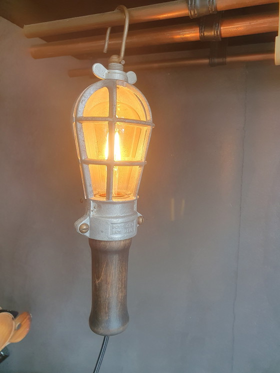 Image 1 of Crouse Hinds Arbeitslampe 'Troublelight' aus den 1930er Jahren.
