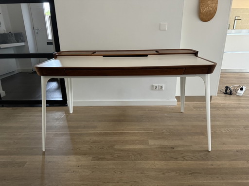 Herman Miller Airia Schreibtisch