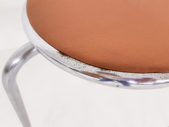 Image 1 of Satz von 3 verchromten Hockern mit cognacfarbener Lederauflage, 1960er Jahre