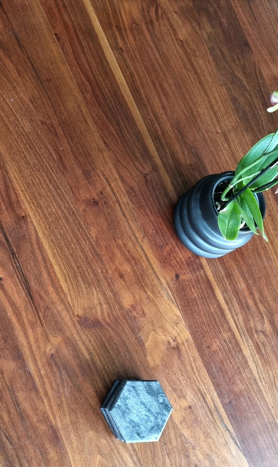 Image 1 of Bert Plantagie Noten Couchtisch