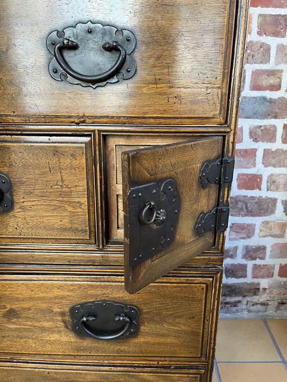 Image 1 of Antiker koreanischer Reisekoffer/Schrank