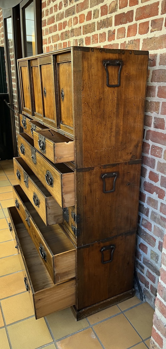 Image 1 of Antiker koreanischer Reisekoffer/Schrank