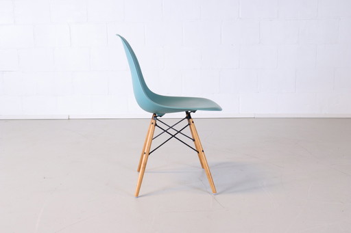 Vitra Eames Plastic DSW türkis/Holz
