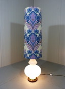 Große Stehlampe aus Glas mit Blumenschirm aus den 1960er Jahren