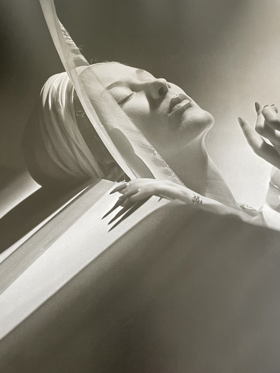 Image 1 of Horst P. Horst, Lisa mit Turban, 1940, hergestellt in England