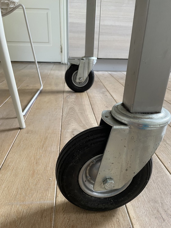 Image 1 of Design-Esstisch mit Bambusplatte