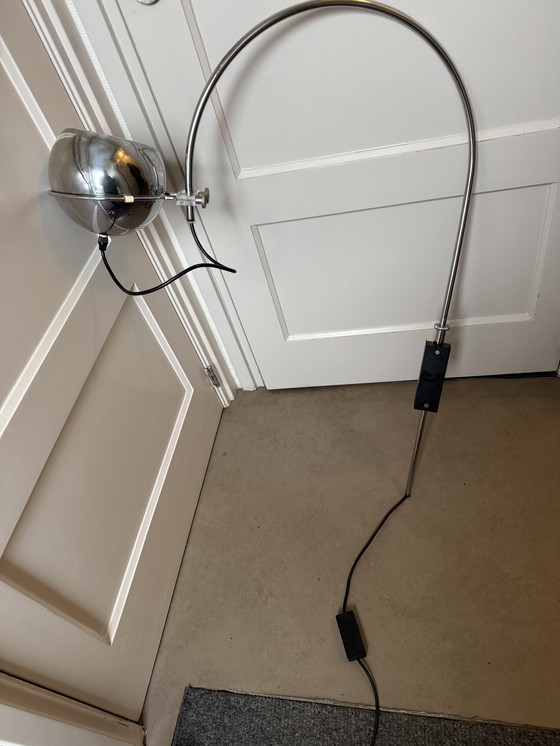 Image 1 of Gepo Amsterdam Bogenlampe, 1970er Jahre. Augapfel in Chrom.