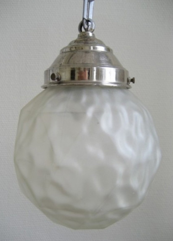 Image 1 of Art-Deco-Hängeleuchte mit Milchglas-Globus