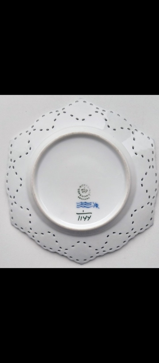 Image 1 of Royal Copenhagen Blau Geriffelter Kleiner Teller mit Doppelspitze 1144