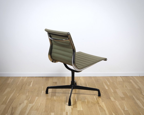 Image 1 of Vitra Alu Chair EA 105