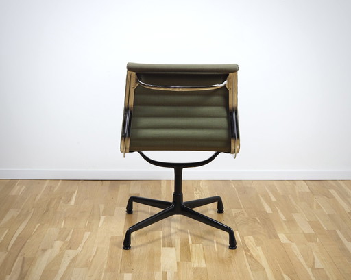 Vitra Alu Chair EA 105