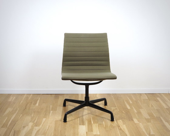 Image 1 of Vitra Alu Chair EA 105