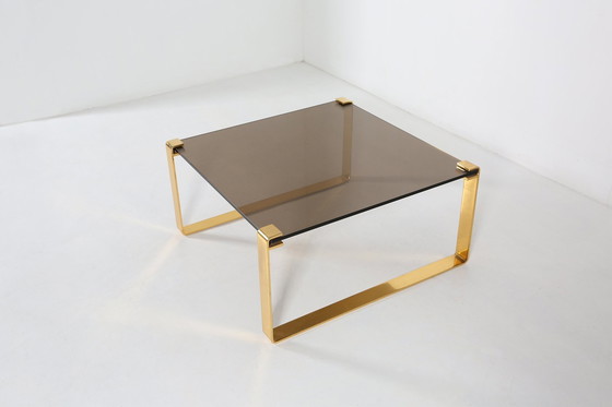 Image 1 of  Mid-Century Modern Couchtisch mit vergoldetem Sockel und Glasplatte, 1970er Jahre