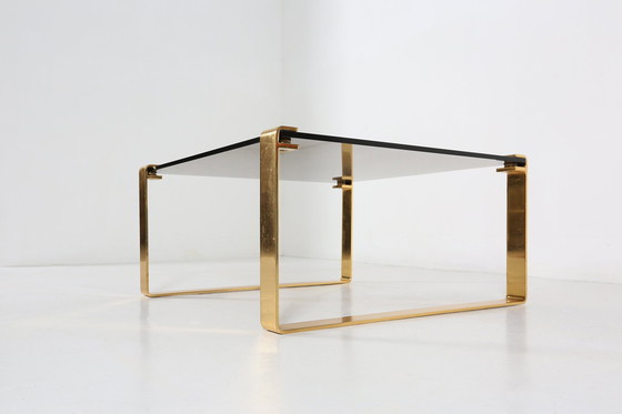 Image 1 of  Mid-Century Modern Couchtisch mit vergoldetem Sockel und Glasplatte, 1970er Jahre