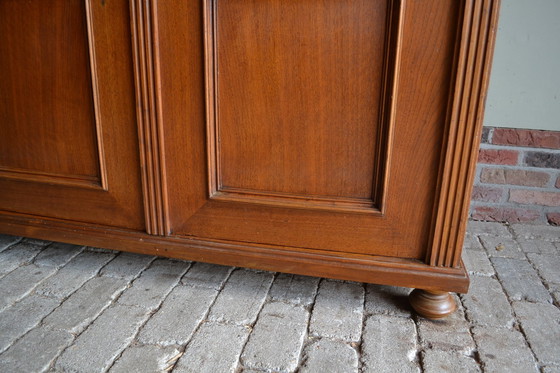 Image 1 of Schöne Sleek Antique Cherry Holzschrank.