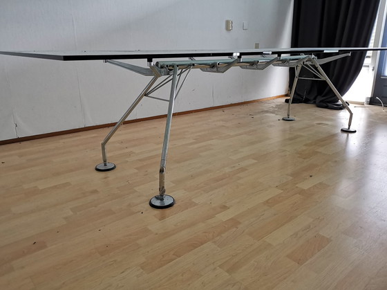 Image 1 of Norman Foster großer Tisch
