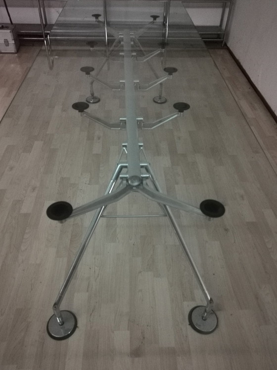 Image 1 of Norman Foster großer Tisch