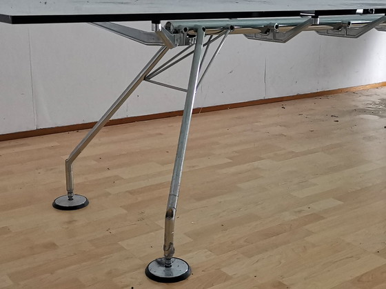 Image 1 of Norman Foster großer Tisch