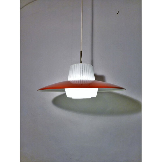 Image 1 of Hängeleuchte aus rotem Metall und Opalin, 1960
