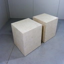 2x italienische Travertin-Sockel