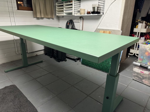 Gispen Steeltop Green Schreibtisch