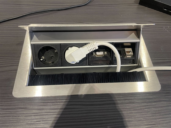 Image 1 of Großer Design-Konferenztisch