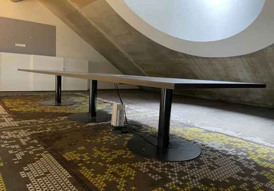 Image 1 of Großer Design-Konferenztisch