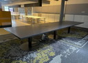 Großer Design-Konferenztisch
