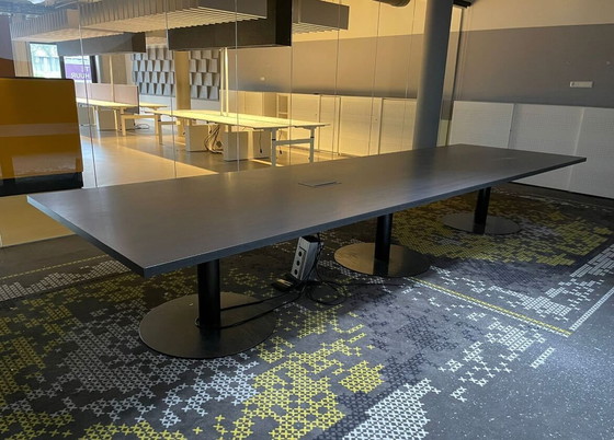 Image 1 of Großer Design-Konferenztisch