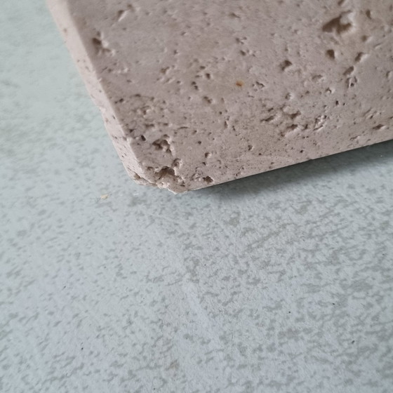 Image 1 of Geformte Tischlampe aus Travertin