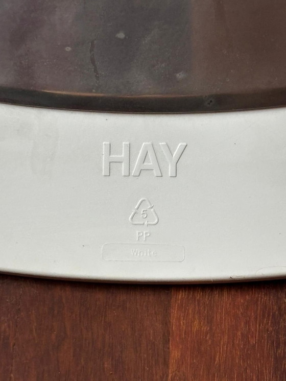 Image 1 of Weiße Drehstühle zu verkaufen von der Marke HAY