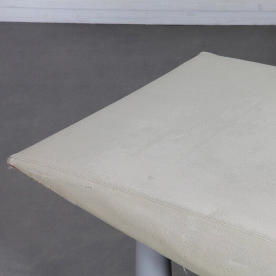 Image 1 of Vintage Kunstledersofa mit lackierten Holzbeinen, 1980