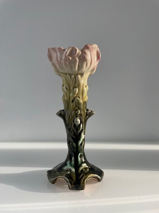 Bunte figurative Blumenstielvase - Jugendstil Majolika