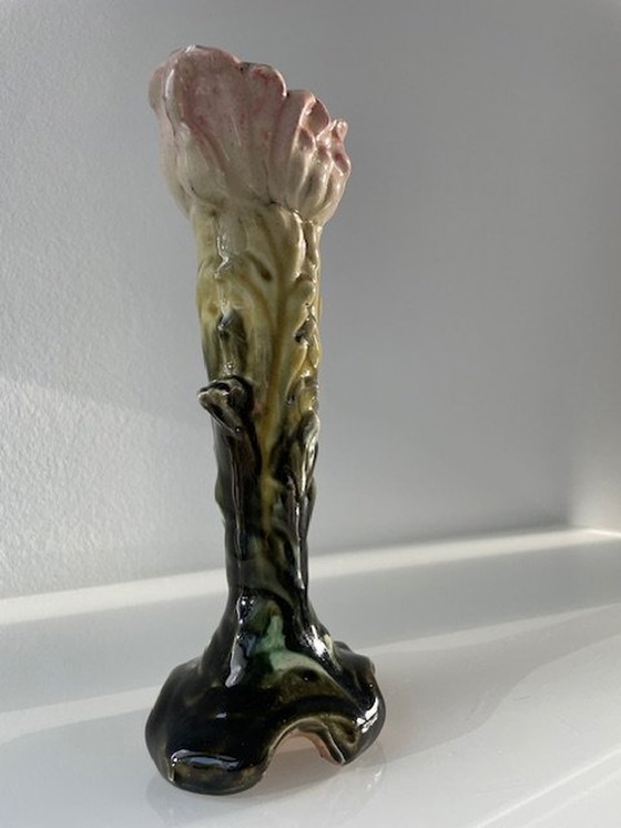 Image 1 of Bunte figurative Blumenstielvase - Jugendstil Majolika