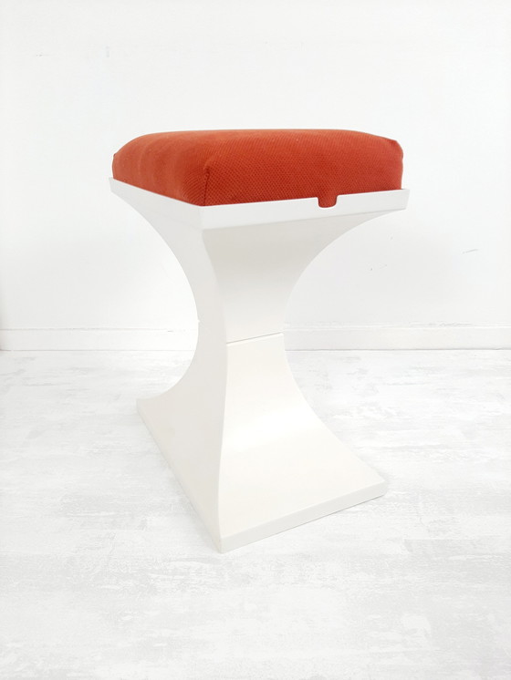 Image 1 of Space Age Hocker