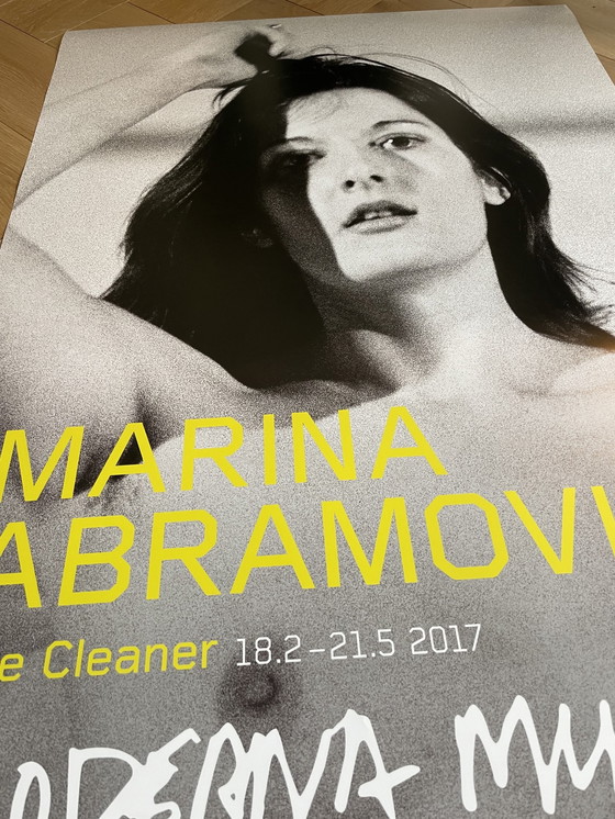 Image 1 of Marina Abramovic, Kunst muss schön sein, 1975, Copyright Marina Abramoviċ