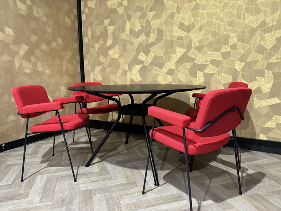 Image 1 of Artifort Set (4X Artifort Moulin und ein Artifort Beso Tisch)