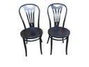 2x schwarze Thonet-Stühle
