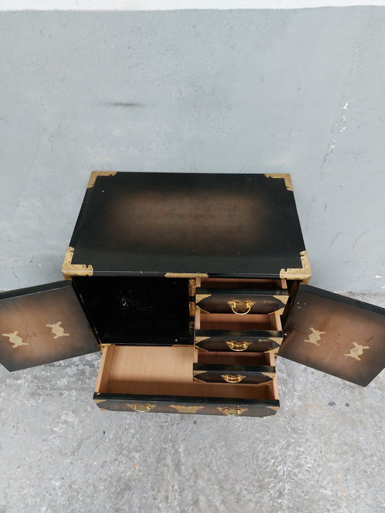 Image 1 of Chinesischer Schrank