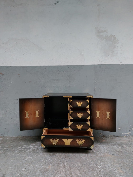 Image 1 of Chinesischer Schrank